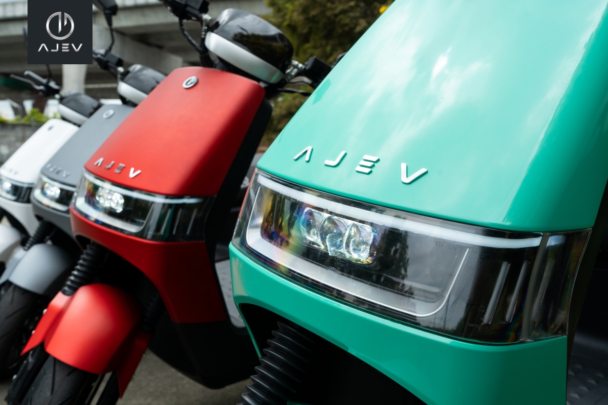 Taurus headlight design in four colors